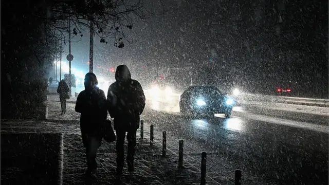 Коли наприкінці осені 2022 року українскьі міста поринули в темряву, в уряді рекомендували евакуюватися туди, де є світло і тепло