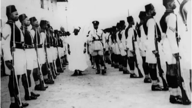 Ọba Adesoji Tadenikawo Aderemi n yẹ awọn ologun wo