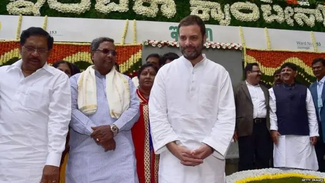 કોંગ્રેસના પ્રમુખ રાહુલ ગાંધી સાથે કર્ણાટકના મુખ્ય પ્રધાન સિદ્ધારમૈયા