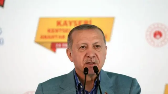 নবীর কার্টুন বিতর্কে প্রেসিডেন্ট এরদোয়ান মিস্টার ম্যাক্রঁর মানসিক স্বাস্থ্য নিয়ে প্রশ্ন তোলেন।