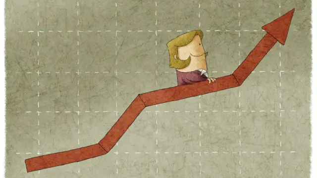 Женщина поднимается наверх