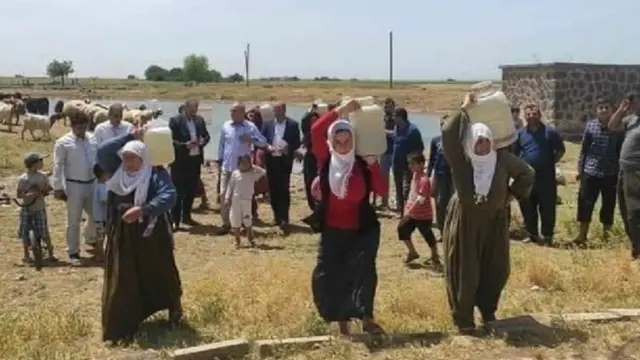 Mardin'de elektrik verilmeyen köylülerin içme suyu da kesildi