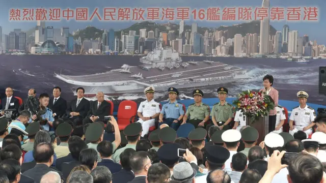 欢迎仪式现场（中新社图片7/7/2017）