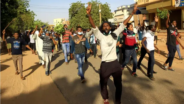 Başkent Hartum'daki eylemciler