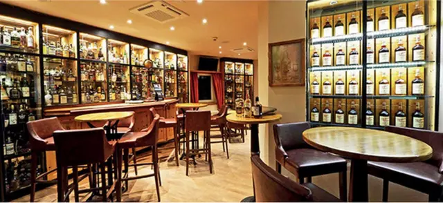 వాల్దాస్ హోటల్ బార్