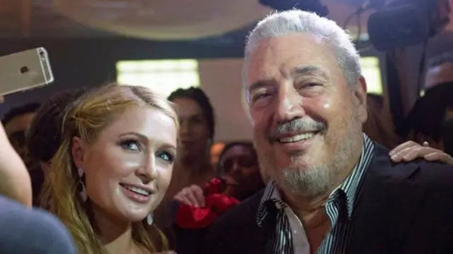 Фидел Кастро Диаз-Баларт 2015 йил Гаванада ўтган Хабанос фестивалида Парис Хилтон билан суратга тушган.