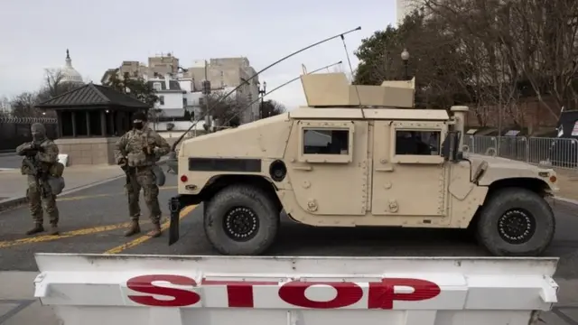 Tropas en un control en Washington.