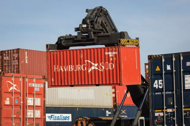 Contenedores en el puerto de Tilbury, Inglaterra.