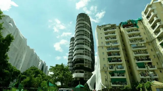 సూపర్టెక్ ట్విన్ టవర్స్