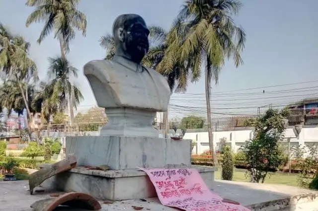 ਸ਼ਿਆਮਾ ਪ੍ਰਸਾਦ ਮੁਖਰਜੀ ਦੀ ਮੂਰਤੀ 'ਤੇ ਕਾਲਕ ਫੇਰੀ ਗਈ