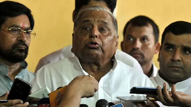 నేతల మాటలతో వేధింపులు