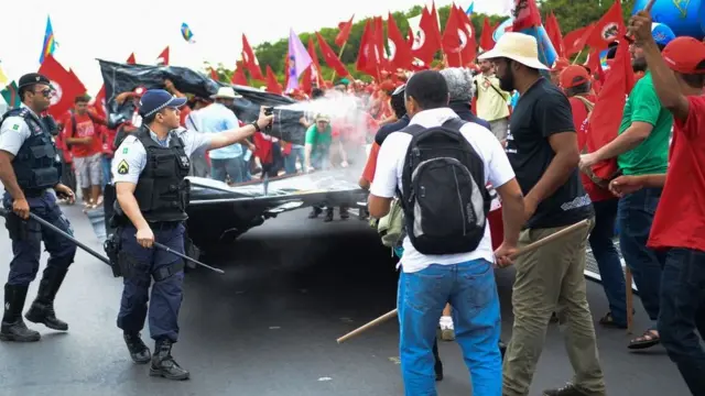 Policiais entraramesportebet sulconfronto com militantes do MSTesportebet sul2016