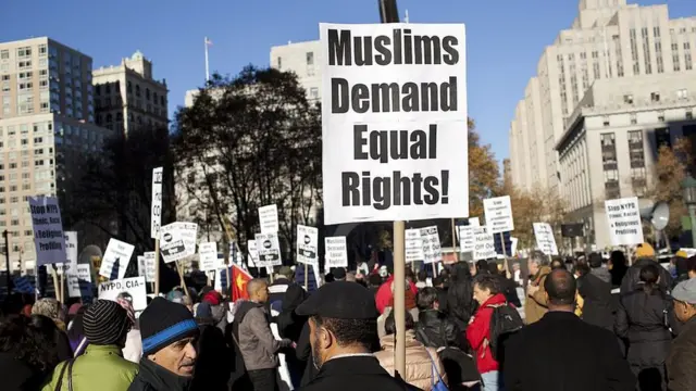 মুসলিমদের ওপর নিউ ইয়র্কে পুলিশের নজরদারি বৃদ্ধির প্রতিবাদে বিক্ষোভ।