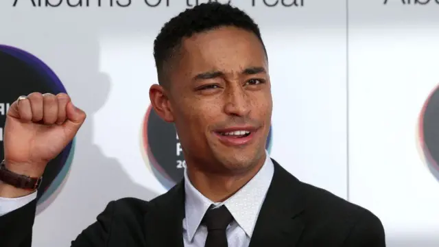 Репер Лойл Кернер не поспішає з поширенням власної музики