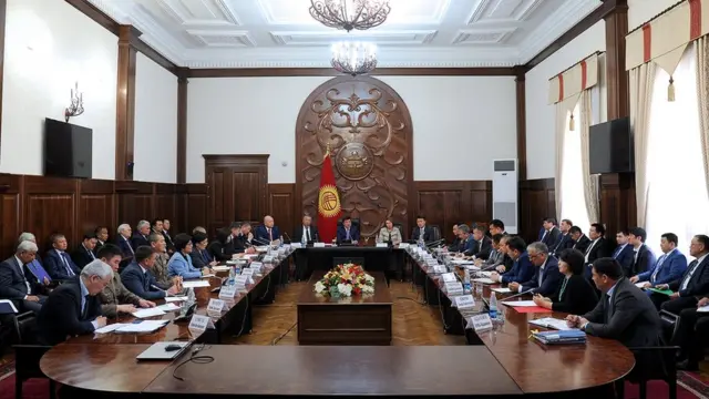 Жаңы өкмөттүн курамына жаңы эки вице-премьер жана төрт министр кирди