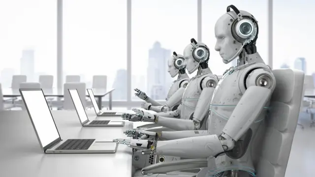 Robots trabajando en una oficina.