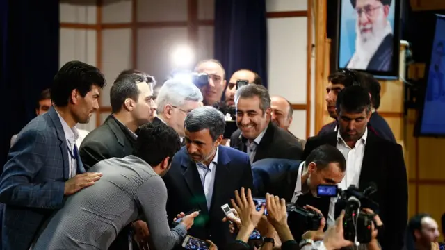 نامزدی احمدی نژاد و تقابل تمام عیار با آیت الله خامنه ای