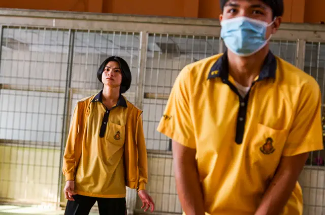 การแข่งขันวอลเลย์บอลเป็นไปอย่างสนุกสนาน และเต็มไปด้วยเสียงหัวเราะ