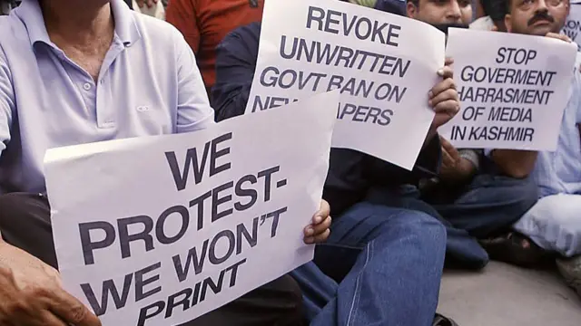 નવી મીડિયા નીતિનો પત્રકારોએ જોરદાર વિરોધ કર્યો છે
