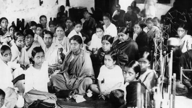 முத்துலட்சுமி ரெட்டி (கண்ணாடி அணிந்திருப்பவர்)