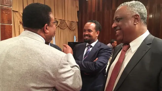 Obbo Leencoo Baatii, Obbo Abbaa Duulaa Gammadaa fi hogganaa kominikeeshinii mootummaa, Obbo Ahmad Shidee