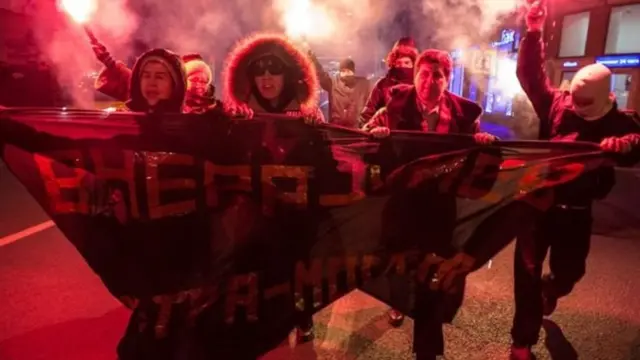 шествие по Мясницкой улице с растяжкой «Вчера — Киев, завтра — Москва»