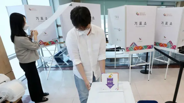 이번 지방선거 후보자 중 10대는 만 18세 4명, 만 19세 3명 등 모두 7명이다