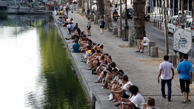 У канала Сен-Мартен в Париже