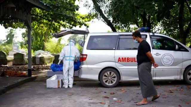 လူနာတင်ယာဉ်တွေက သုဿာန်ကို အလောင်းပို့ပေးရတဲ့ ယာဉ်တွေဖြစ်လာ