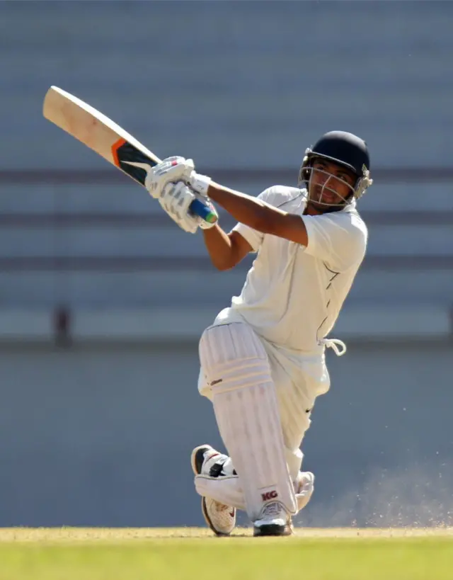 ટીમના દરેક ખેલાડીને મેદાન પર કે મેદાન બહાર જે કાંઈ મદદની જરૂર હોય કે જે કાંઈ પડકારનો સામનો કરવાનો હોય તે માટે જયદેવ શાહ એકમાત્ર સંપર્કસૂત્ર બની રહ્યા હતા