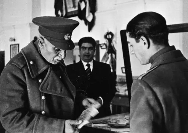 استعفای رضاشاه و تفویض اختیارات سلطنتی به ولیعهد