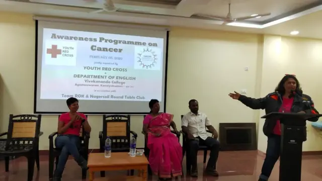 బైక్ మీద వెళ్తూ క్యాన్సర్ అవగాహన