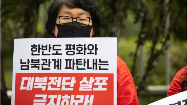 한국의 일부 시민단체는 대북전단 살포 금지를 촉구하는 집회를 벌였다