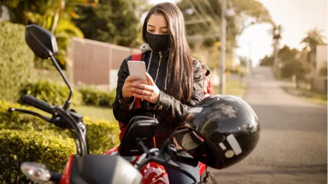 मोटरसाइकलबाट सामान ढुवानी