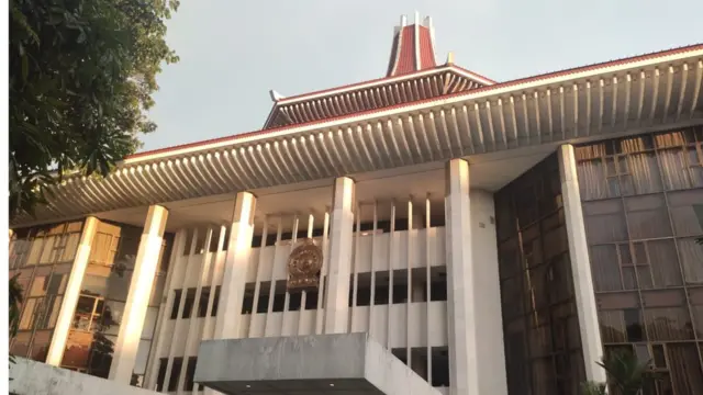 நீதிமன்றம்