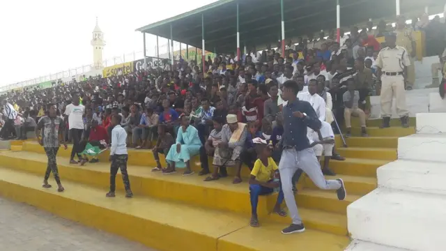 Dhalinyara u soo daawasha tagtay ciyaarta Koobka