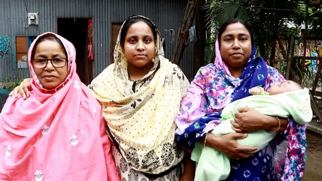 রূপগঞ্জের আনিকা সুলতানা (মাঝে) মনে করেন, নানী (বায়ে) এবং মায়ের (ডানে) চেয়ে তিনি অনেক স্বাধীন