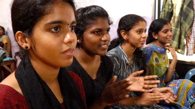 కేరళ సహాయ శిబిరాల్లో పిల్లలు