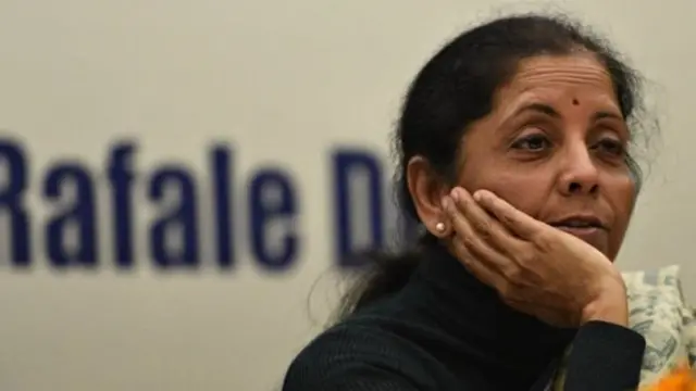 பாதுகாப்பு துறை அமைச்சர் நிர்மலா சீதாராமன்