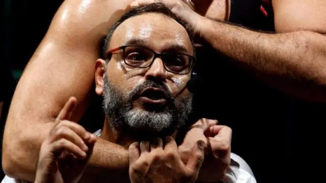 الممثل المسرحي زياد عيتاني من مسرحية "وما طلّت كوليت"