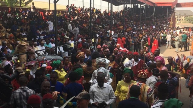 Ndị mmadụ juputara