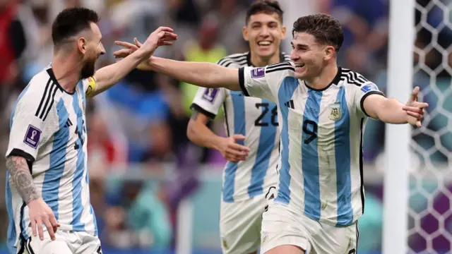 2022年サッカーW杯】 アルゼンチン決勝進出 メッシとアルバレズ