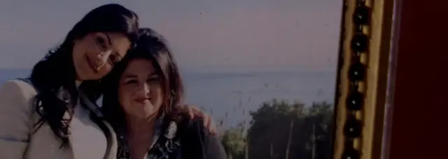 提兹亚娜生前与母亲玛丽亚的资料照片