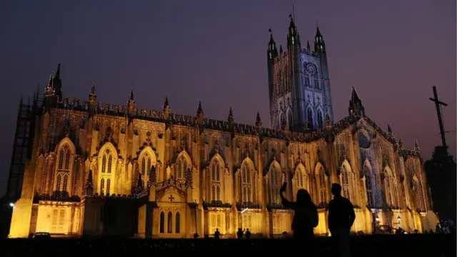 క్రిస్మస్‌కు ముస్తాబైన కోల్‌కతాలోని సెయింట్ పాల్స్ కేథడ్రల్