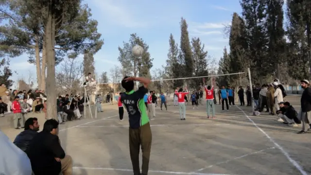 د خوست والیبال فدراسیون مرستیال نور احمد اعتمادي وایي، په روانو سیالیو کې نژدې د خوست د ټولو ولسوالیو او سیمو د والیبال لوبډلې برخه لري.