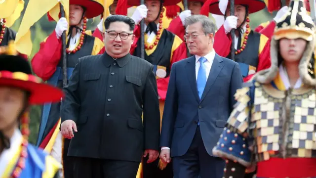 किम जोंग-उन के साथ मून जे-इन