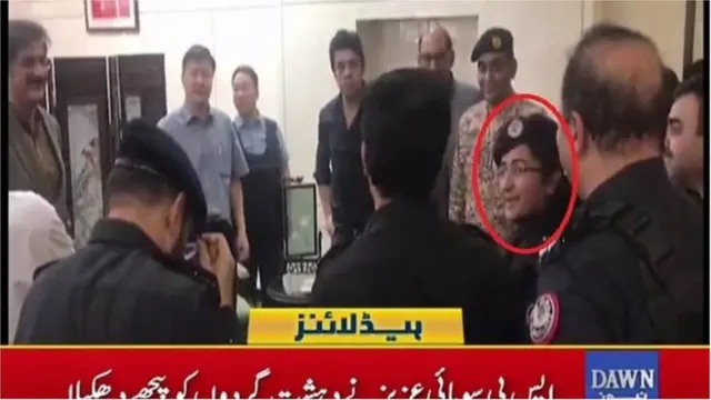 పాక్ లేడీ పోలీస్