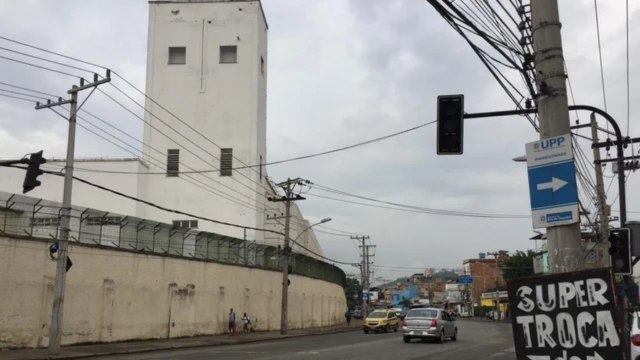 Torre vista da rua