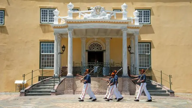 O Castelo da Boa Esperança, um edifícioaajogo casinoestilo colonial pintadoaajogo casinoamarelo