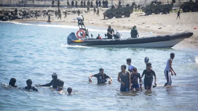 Algunos de los migrantes aceptaron regresar a Marruecos voluntariamente.
